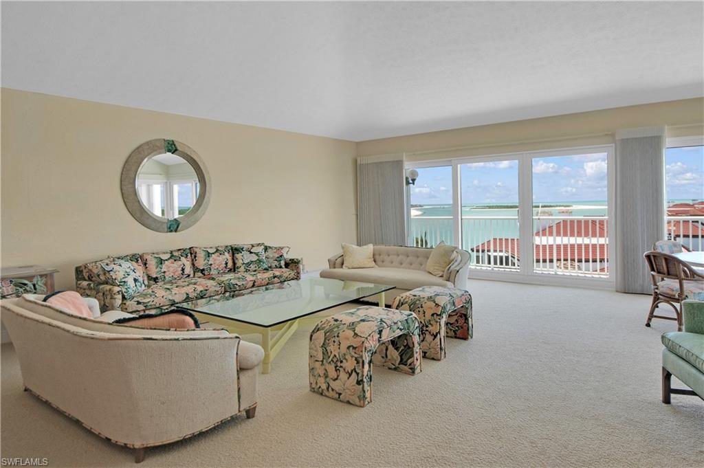 60 Pelican ST W 804