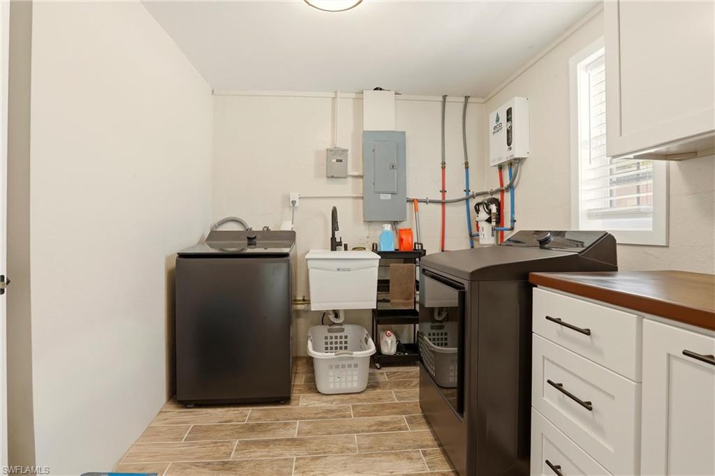 YACHT CLUB COLONY - Residential