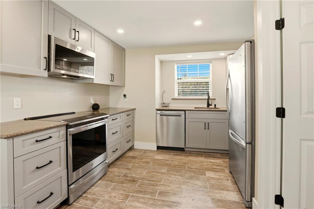 YACHT CLUB COLONY - Residential