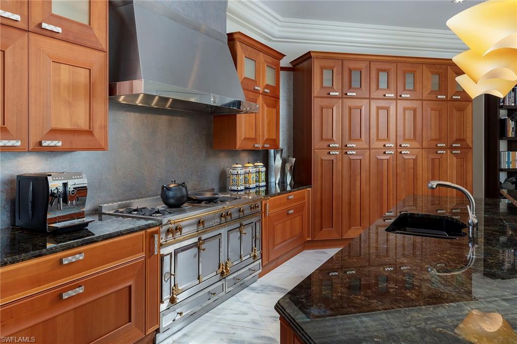 ESCADA AT TIBURON - Residential