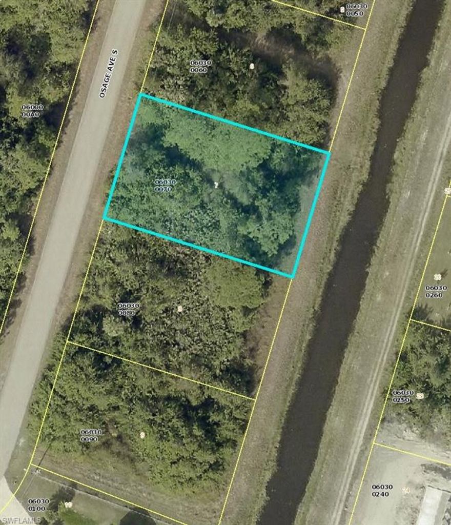 Excellent residential lot in Lehigh Acres, perfect for creating a home tailored to your needs. The property is situated in a developing neighborhood that offers a mix of tranquility and accessibility, with easy access to schools, shopping, dining, and main roads. Ideal for homeowners seeking space and flexibility, or for investors looking to secure property in a community with ongoing growth.