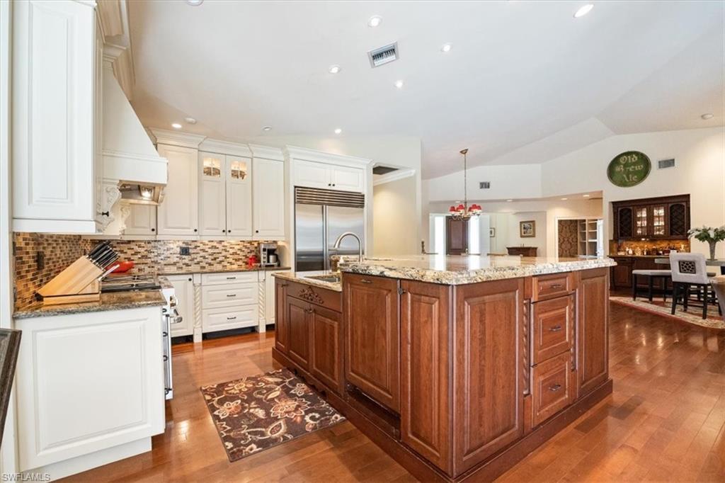 MOORINGS - Residential