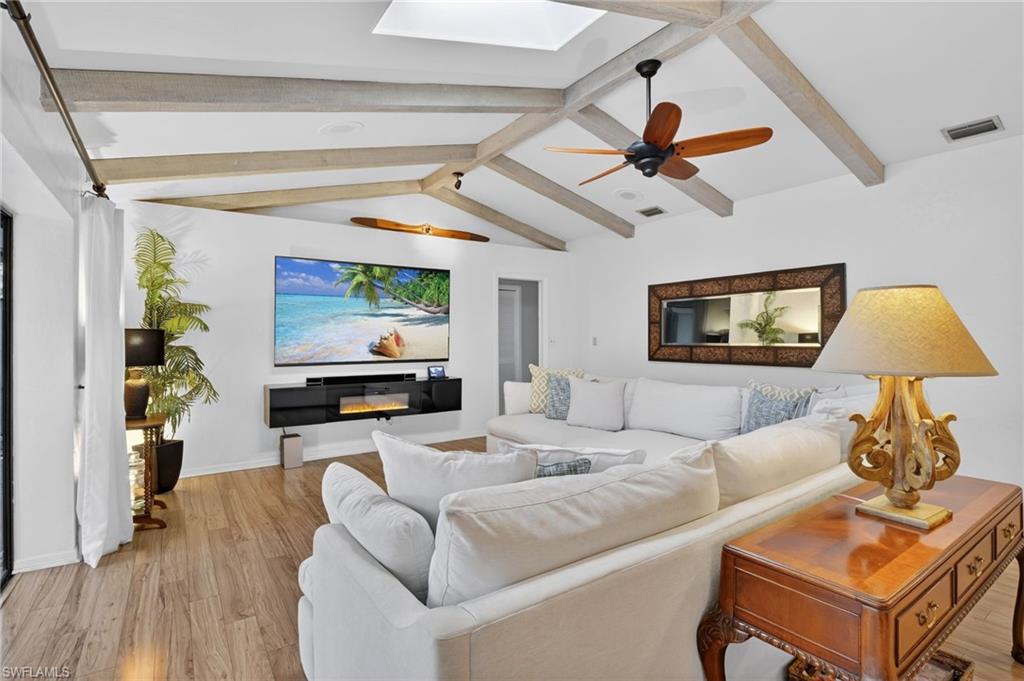 KINGS LAKE - Residential