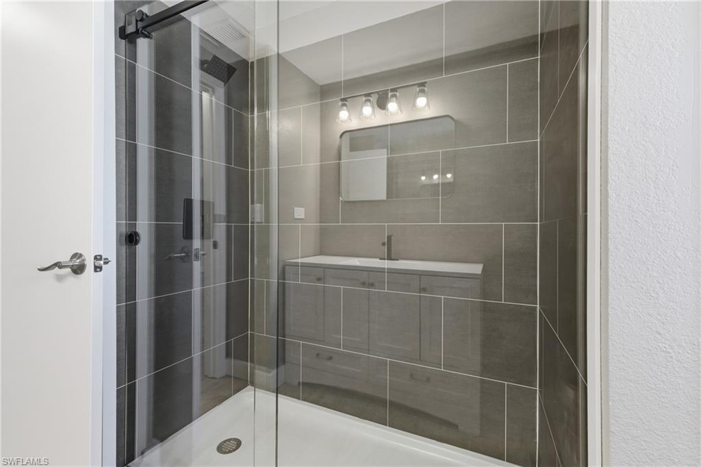 SIX LAKES COUNTRY CLUB - Residential