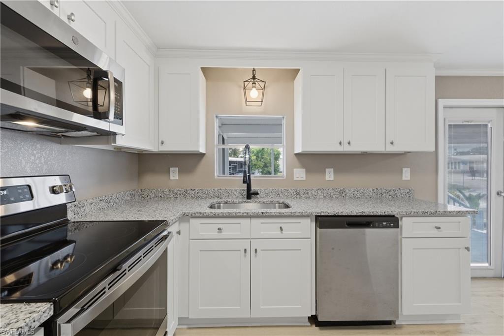 SIX LAKES COUNTRY CLUB - Residential