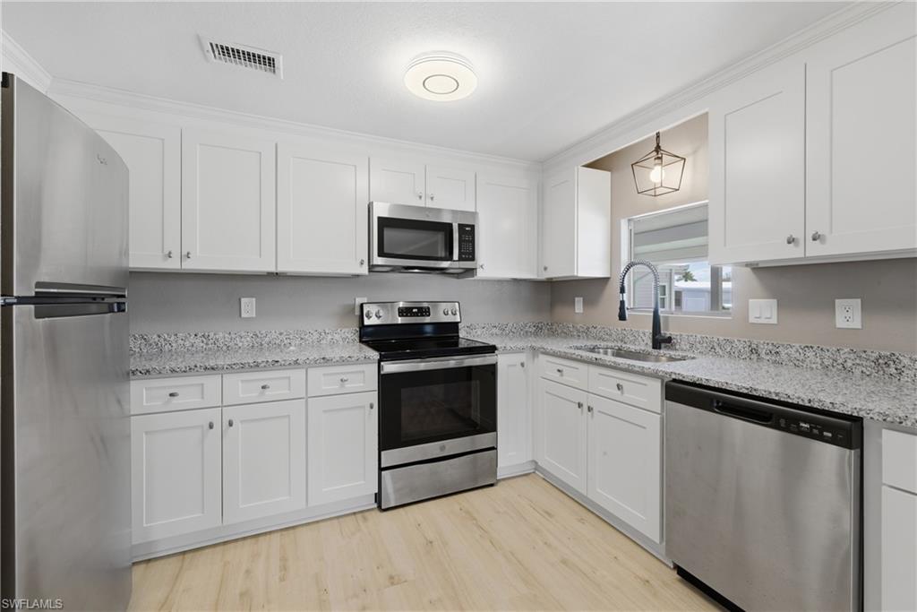 SIX LAKES COUNTRY CLUB - Residential