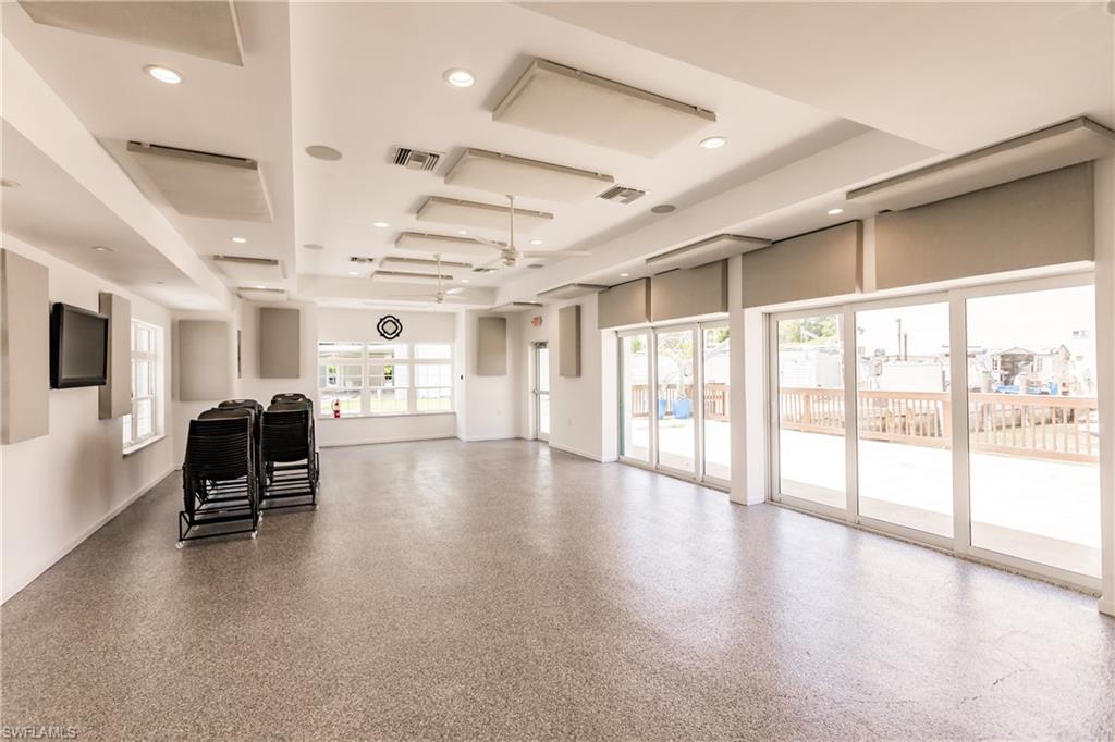 RIVERSIDE CLUB - Residential