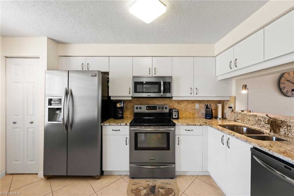 HUNTINGTON LAKES - Residential