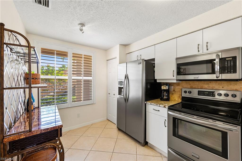 HUNTINGTON LAKES - Residential