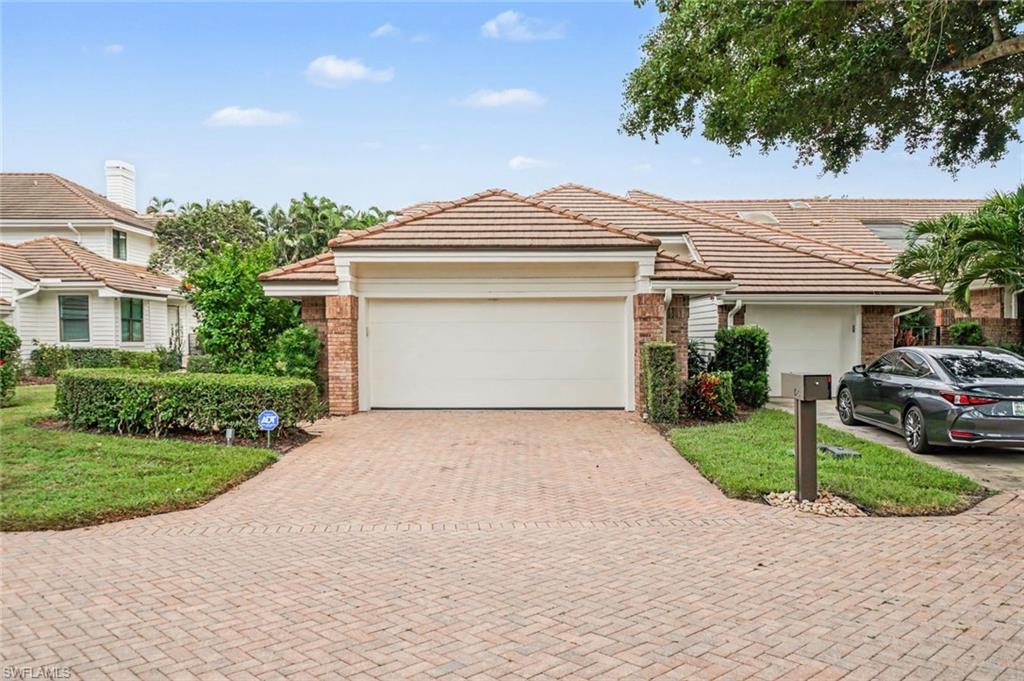 579 Park Shore DR W I1