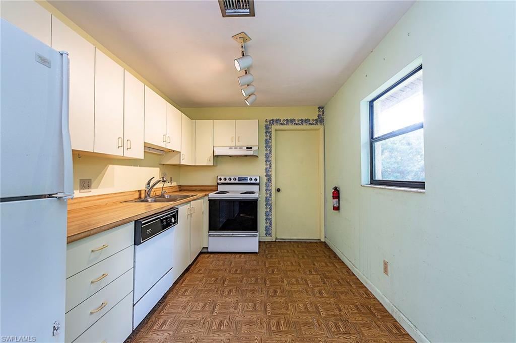 OAKES ESTATES - Residential