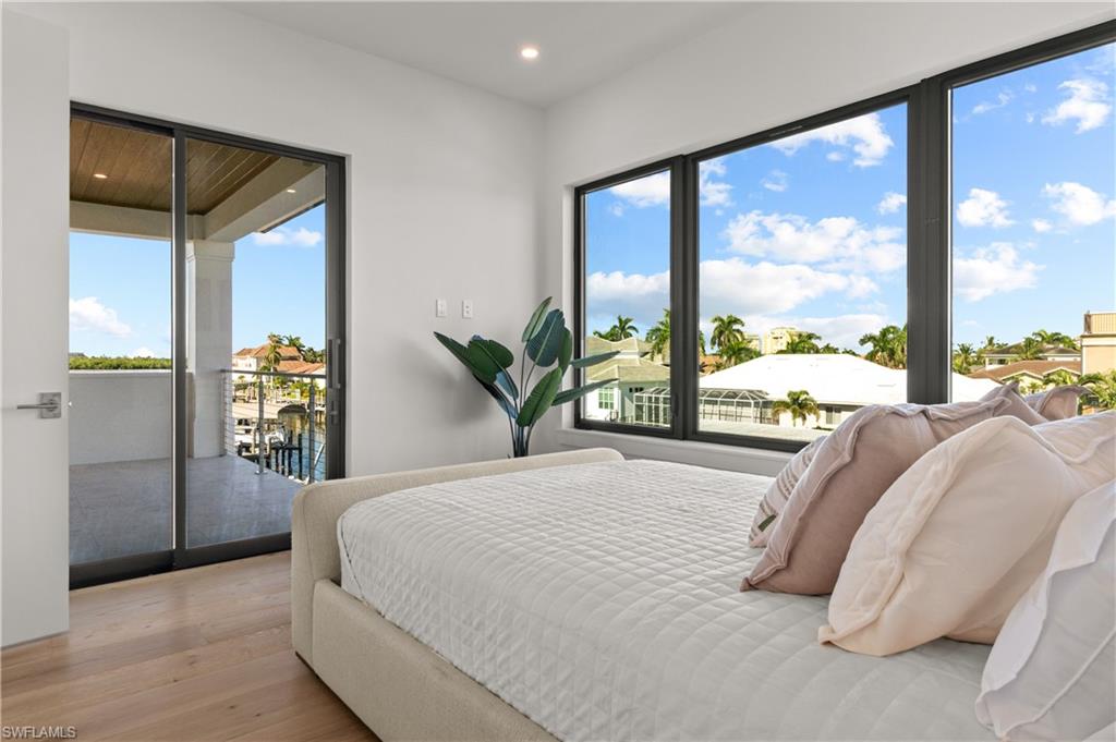 MARCO BEACH - Residential