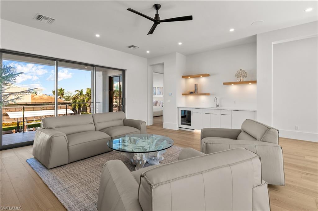 MARCO BEACH - Residential