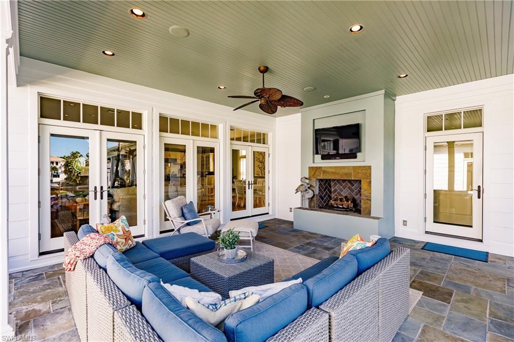 AQUALANE SHORES - Residential