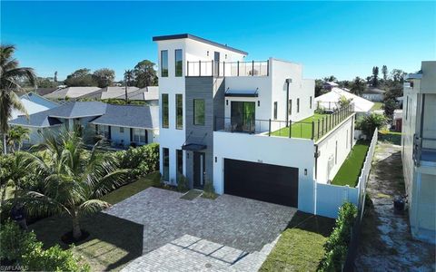 766 111th AVE N NAPLES FL 34108