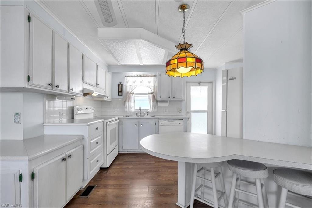 SIX LAKES COUNTRY CLUB - Residential