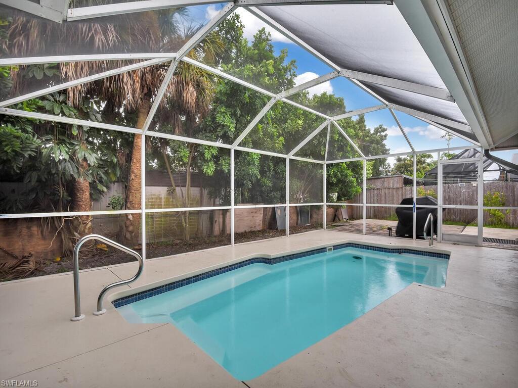 NAPLES TWIN LAKES - Residential