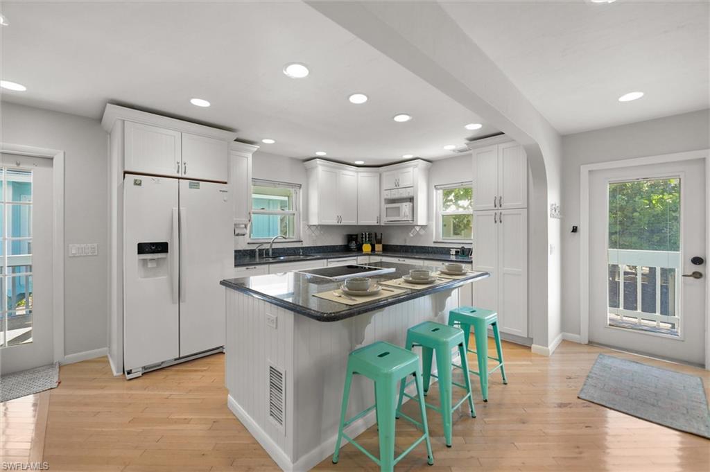 SUNSET CAPTIVA - Residential