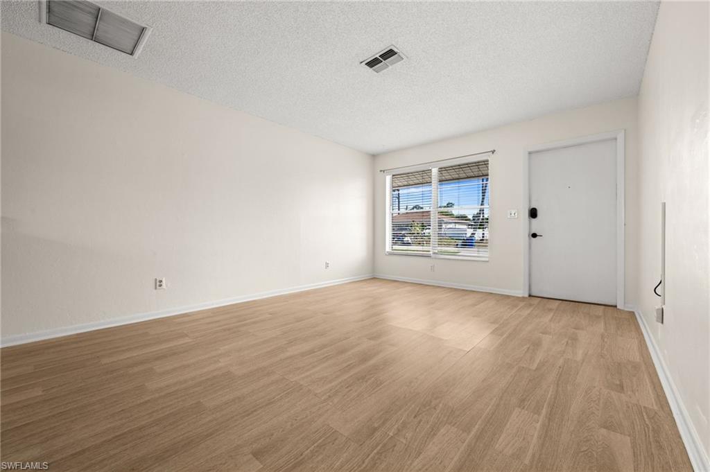 SAN CARLOS PARK - Residential