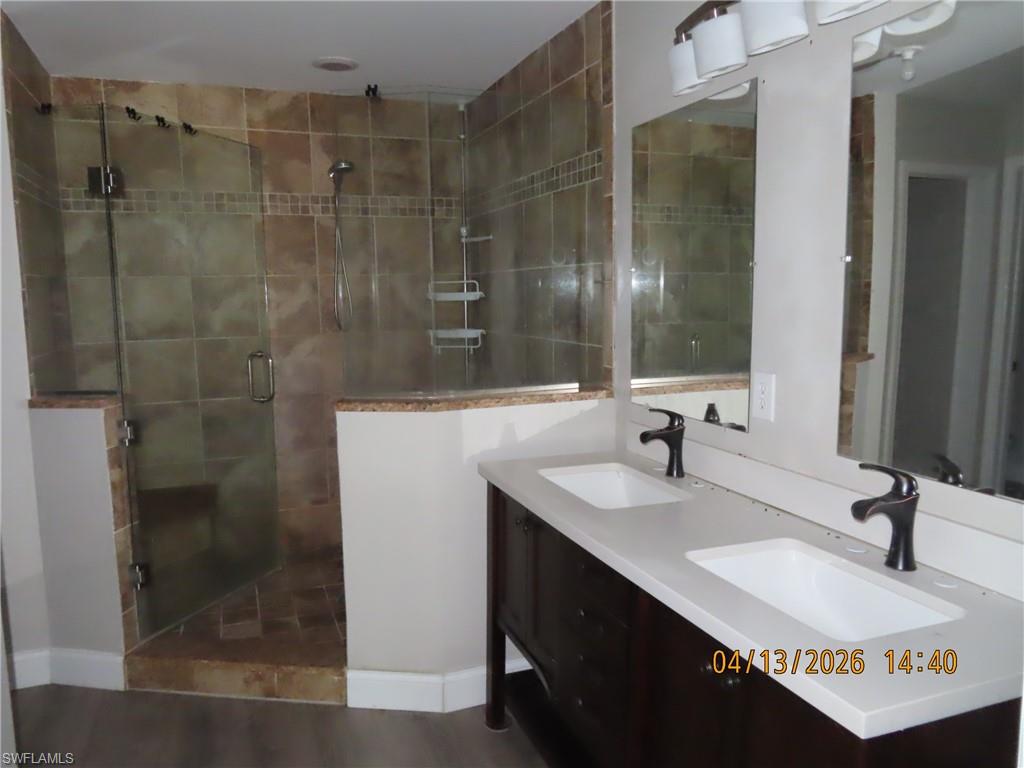 MIRROR LAKES - Residential