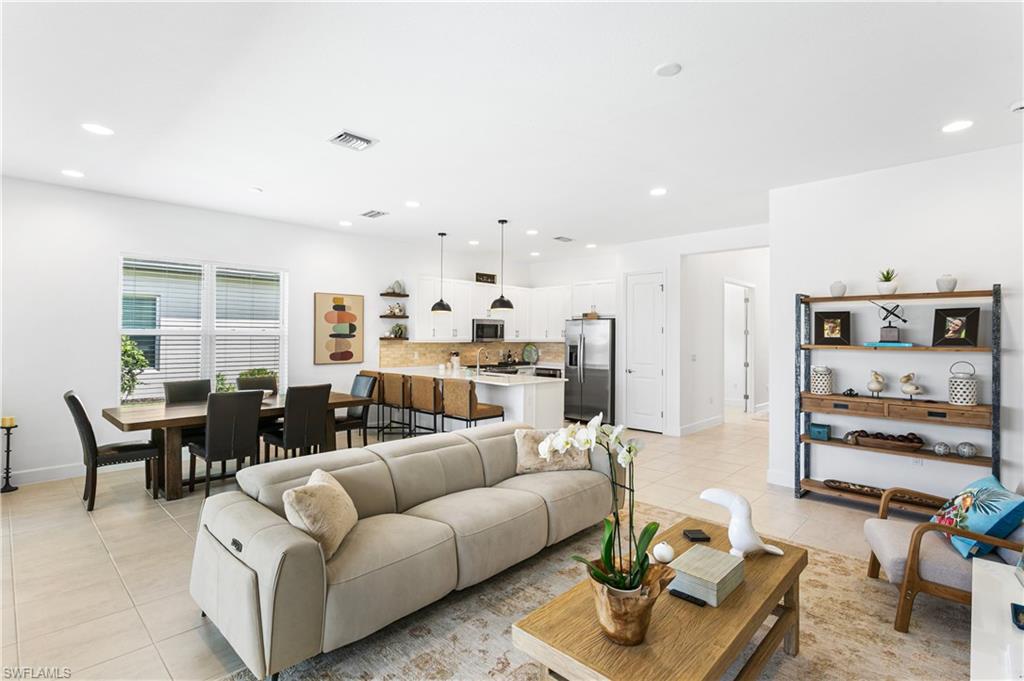 VALENCIA TRAILS - Residential