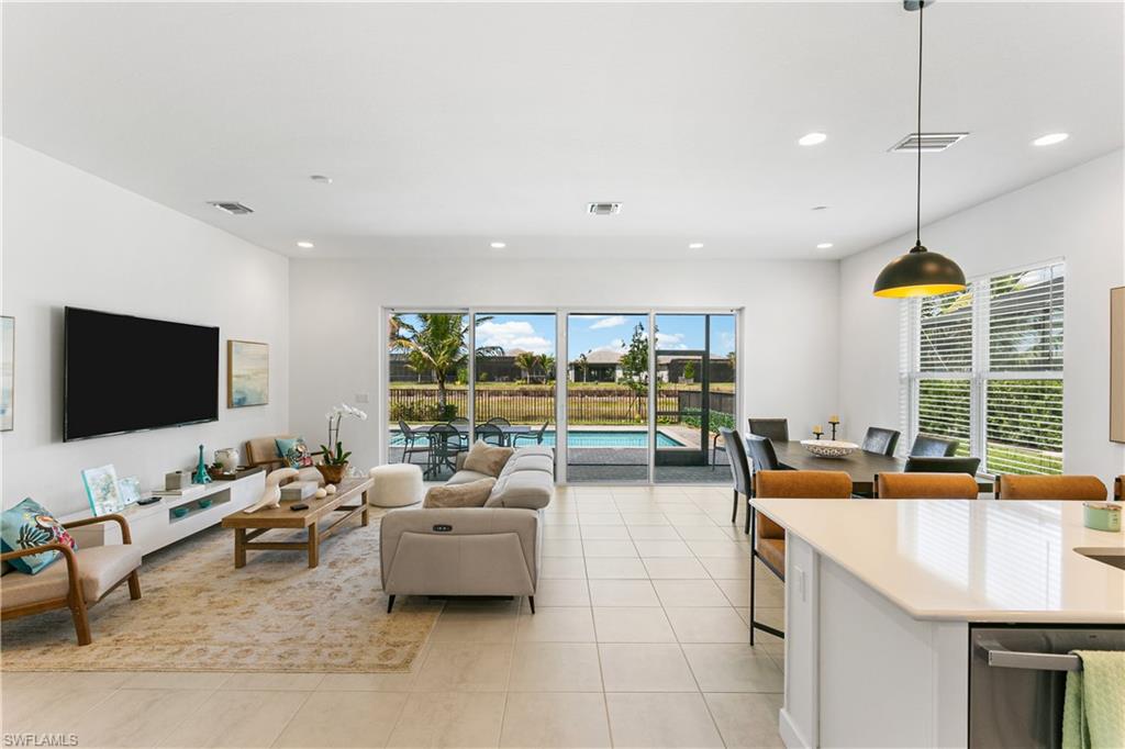 VALENCIA TRAILS - Residential