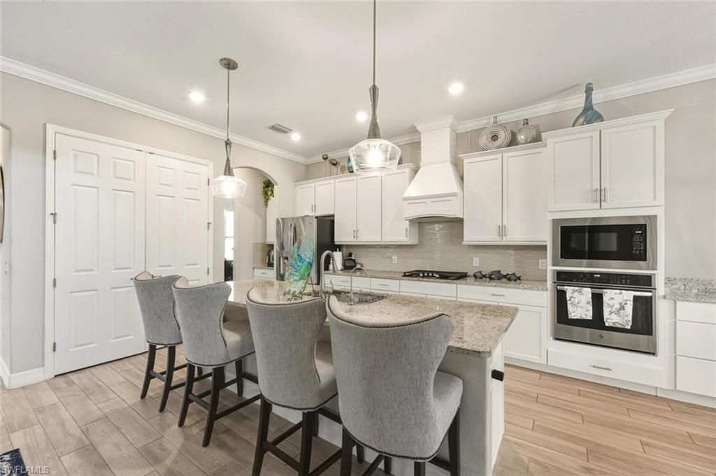 Photo of 2115 Antigua LN, NAPLES, FL 34120 (MLS # 225083158)