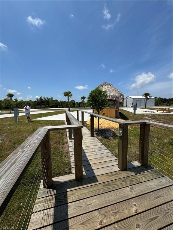 PALM BREEZE - Land