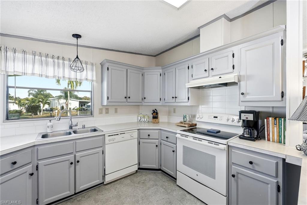 RIVERWOOD - Residential