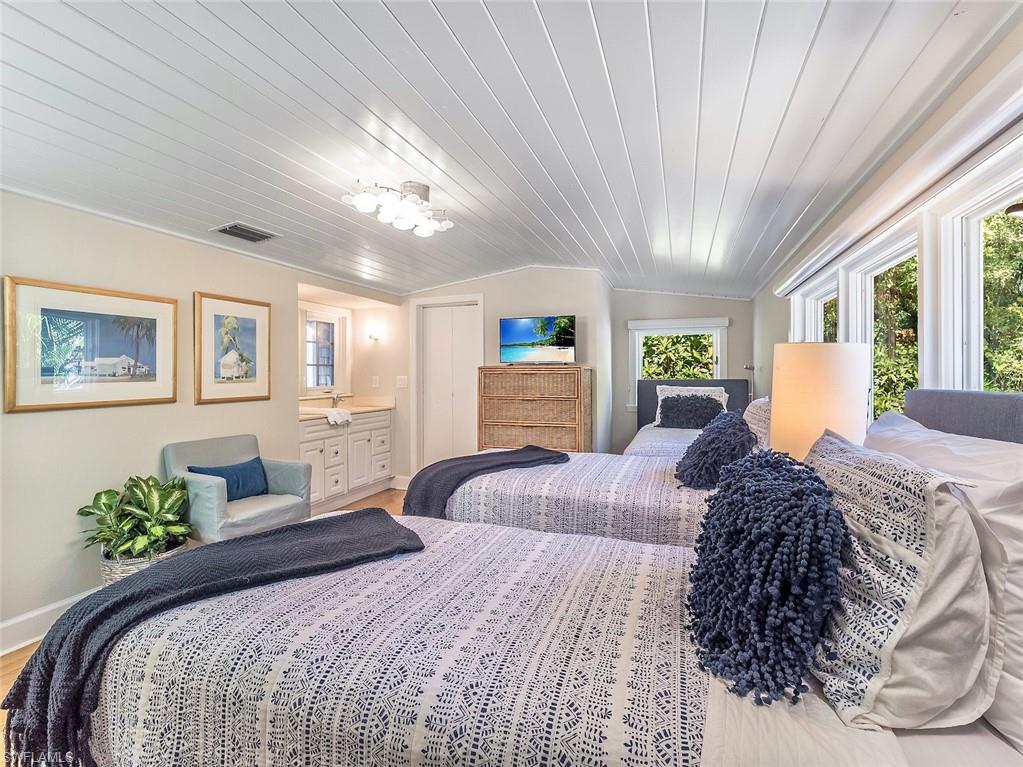 DICKEYS JOHN R SUBD - Residential