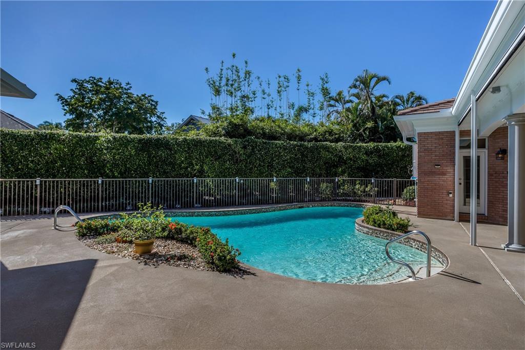 PELICAN BAY WOODS - Residential