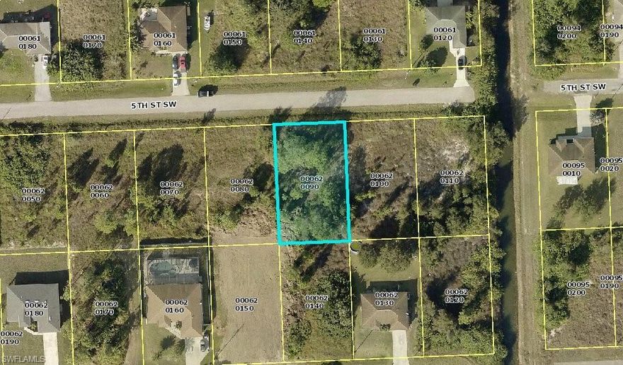 !GREAT location to build a new in the highly coveted SW area of Lehigh Acres.
Close to Sunshine Blvd S, SR-82, churches, services, hospitals, shopping complexes, schools and the airport.
this 1/4 acre lot is ready for a new home to be built on it!
An opportunity to own a 1/2 acre lot, as the adjoining lot is also up for sale.
!!CALL TODAY DONT MISS THIS OPPORTUNITY!!