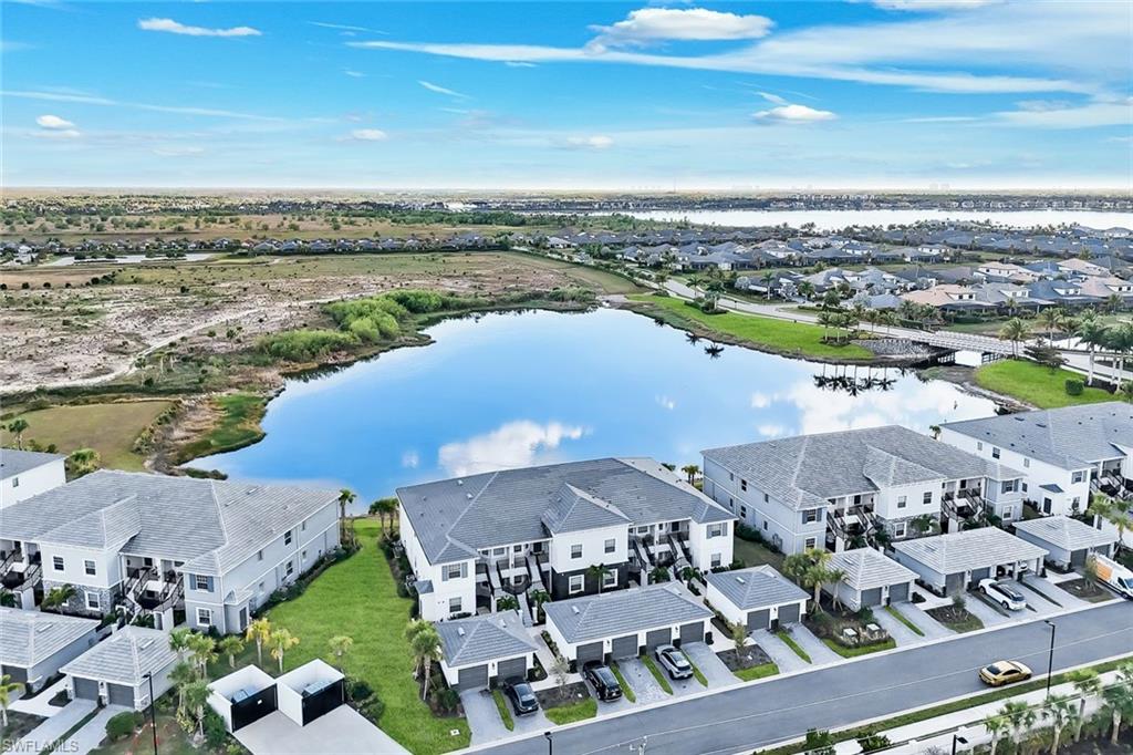 ESPLANADE LAKE CLUB - Residential