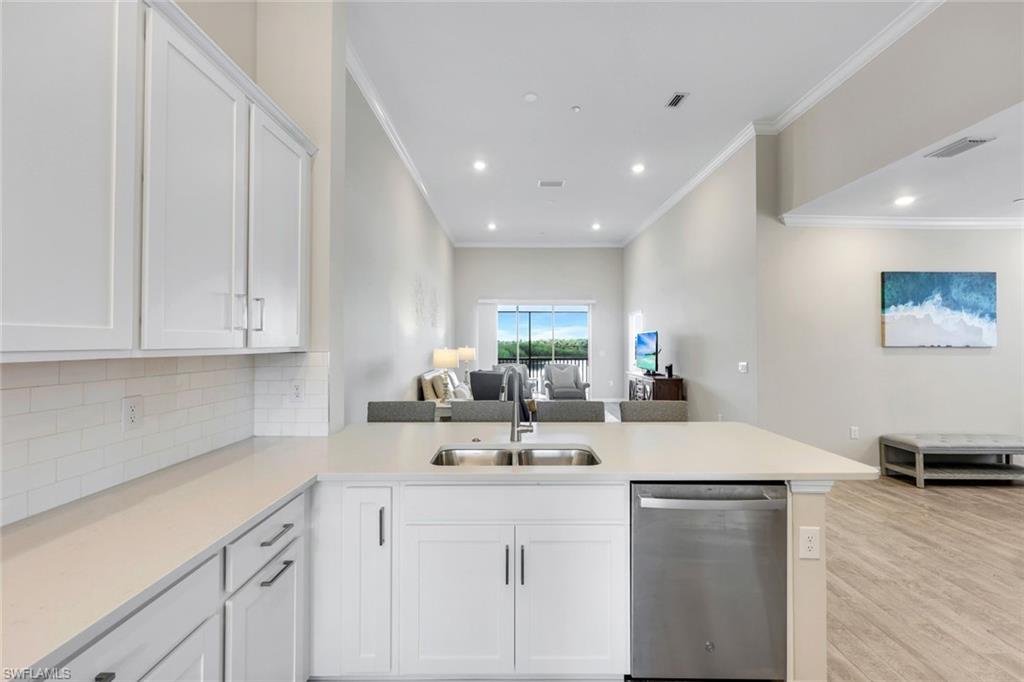 ESPLANADE LAKE CLUB - Residential