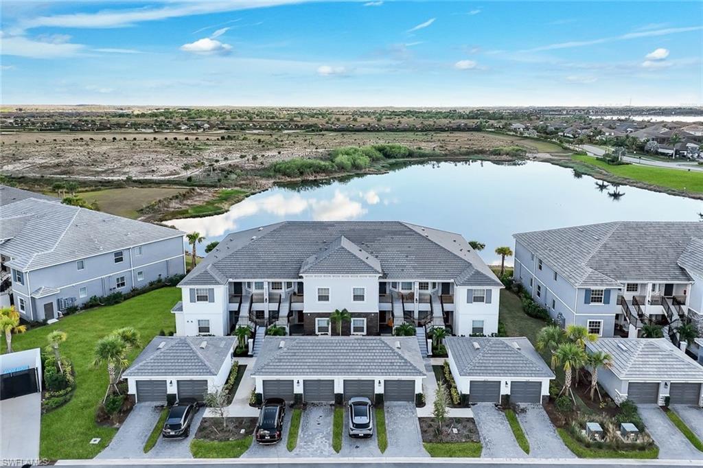 ESPLANADE LAKE CLUB - Residential