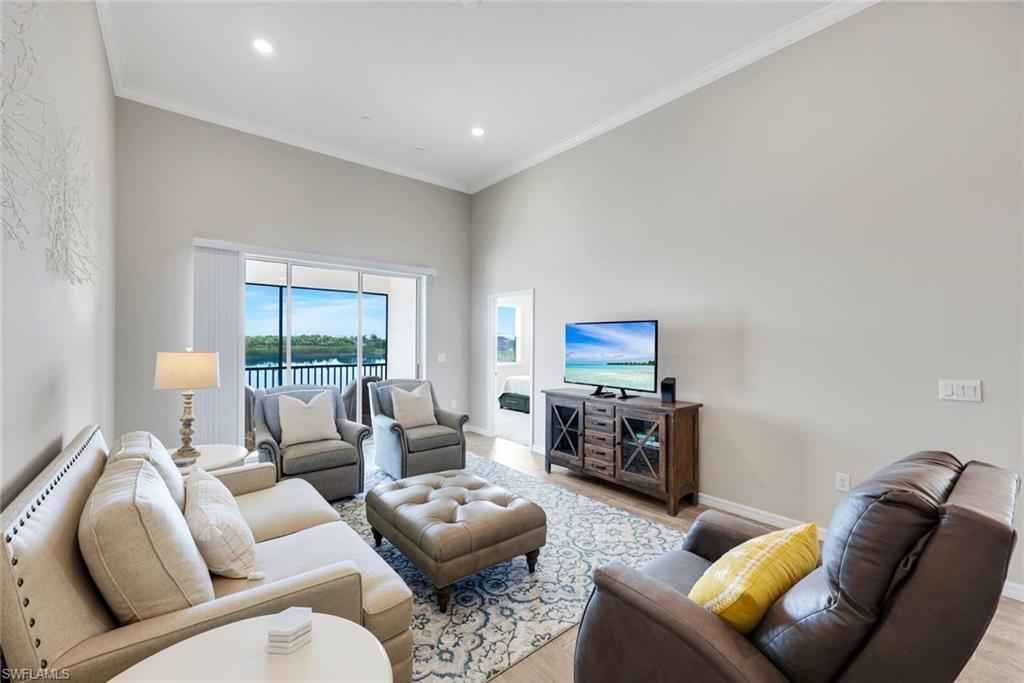 ESPLANADE LAKE CLUB - Residential