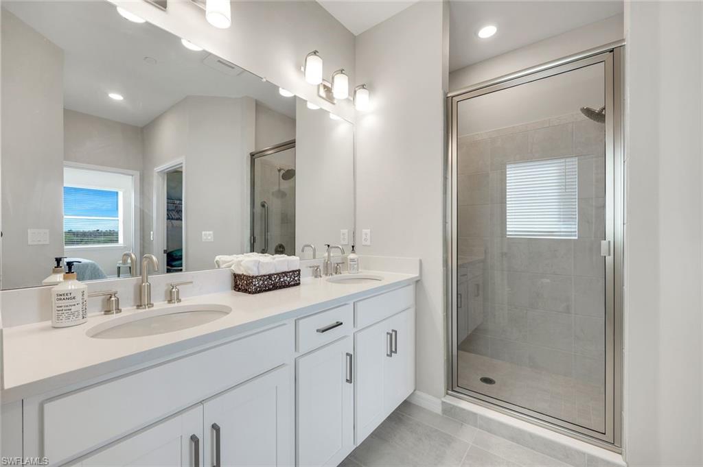 ESPLANADE LAKE CLUB - Residential