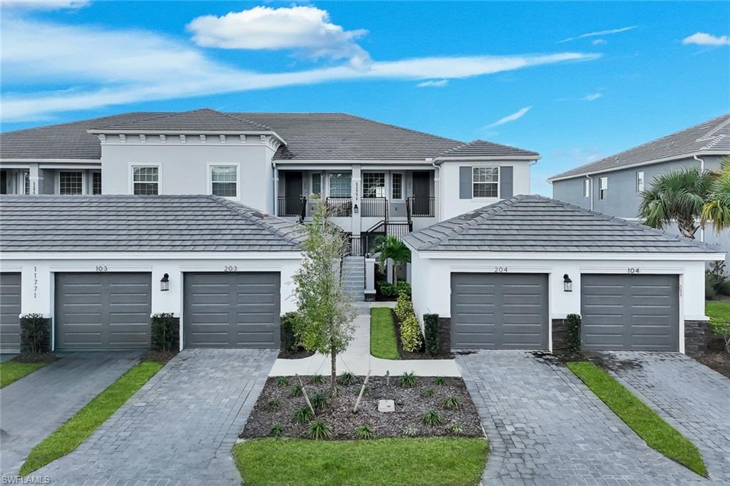 ESPLANADE LAKE CLUB - Residential