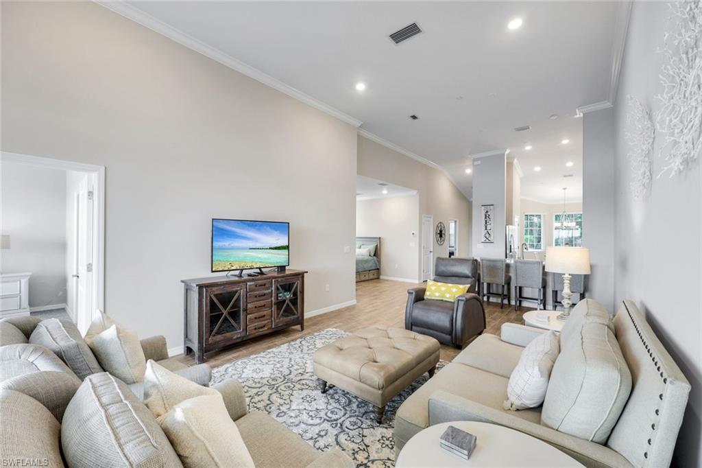 ESPLANADE LAKE CLUB - Residential