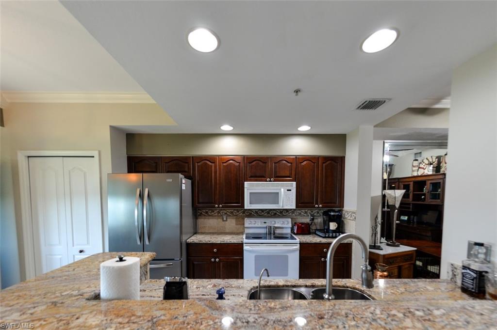 LAKESIDE GREEN - Residential