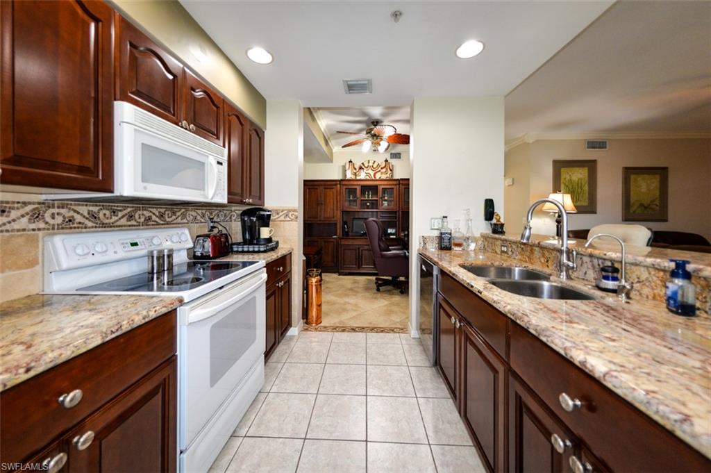 LAKESIDE GREEN - Residential