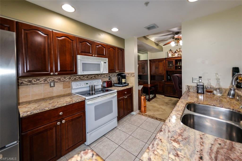 LAKESIDE GREEN - Residential