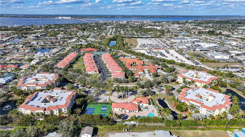 FOUNTAIN COURT - Residential