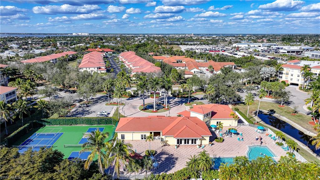 FOUNTAIN COURT - Residential