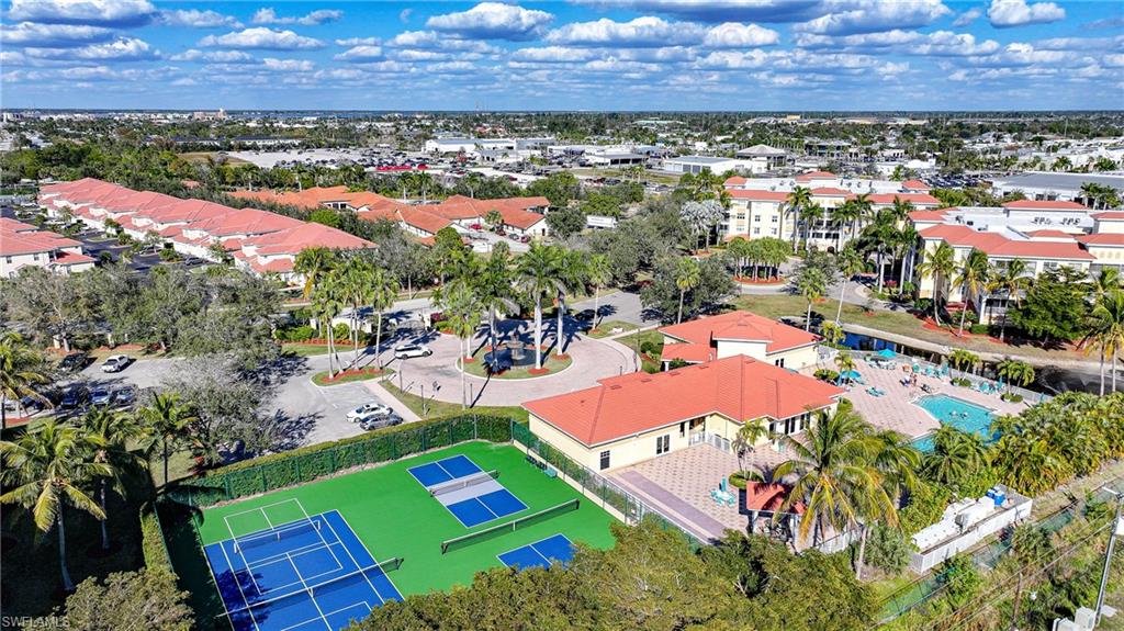 FOUNTAIN COURT - Residential