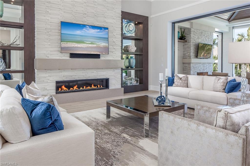 PELICAN BAY WOODS - Residential