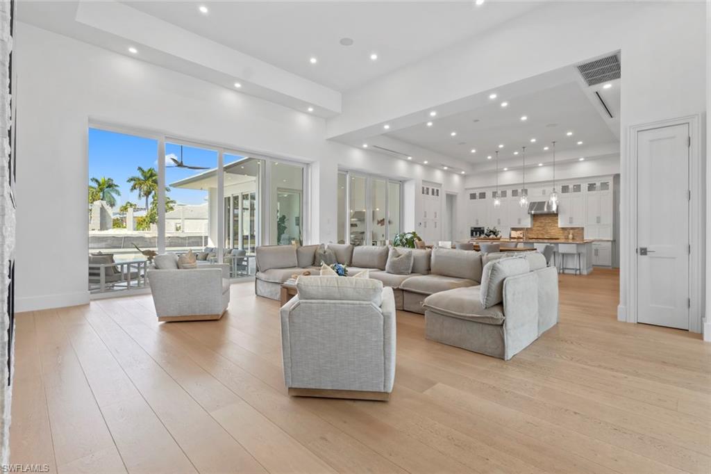 ROYAL HARBOR - Residential