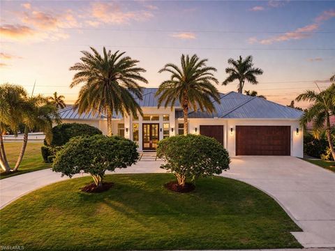 Photo of 1467 Marlin DR, NAPLES, FL 34102 (MLS # 226013089)