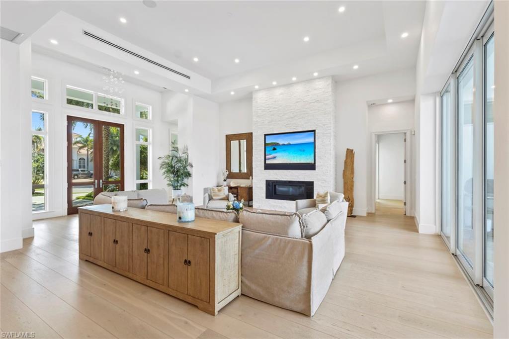 ROYAL HARBOR - Residential