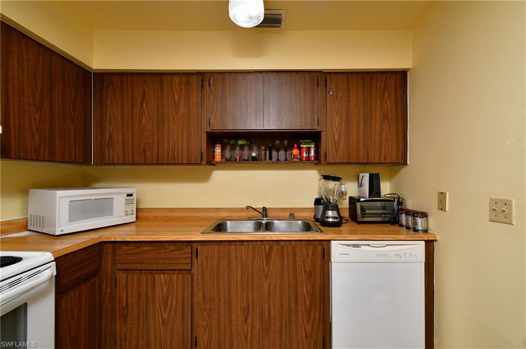 LOCHMOOR VILLAS - Residential